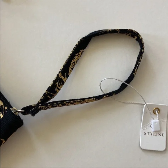 Black & Gold Foil Pineapple Wristlet/Cosmetic Bag - Picture 3 of 8